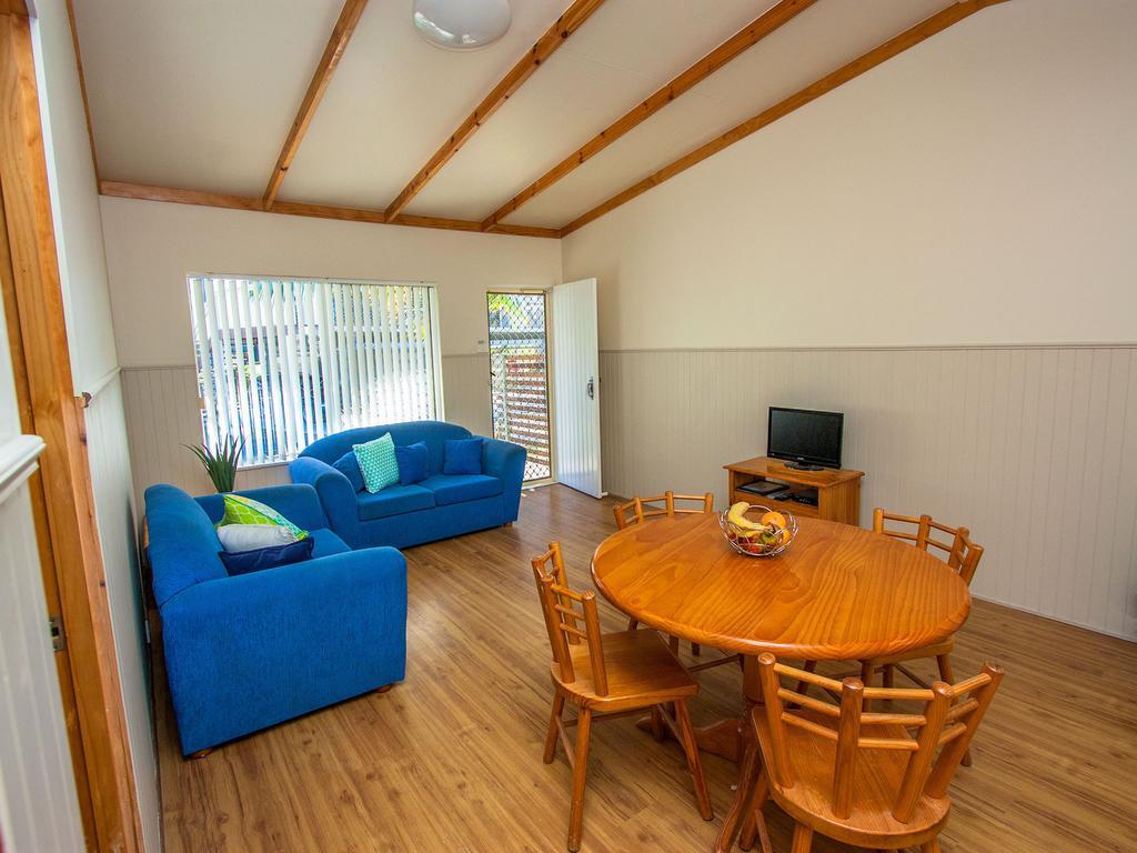 Caseys Beach Holiday Park Sunshine Bay Δωμάτιο φωτογραφία